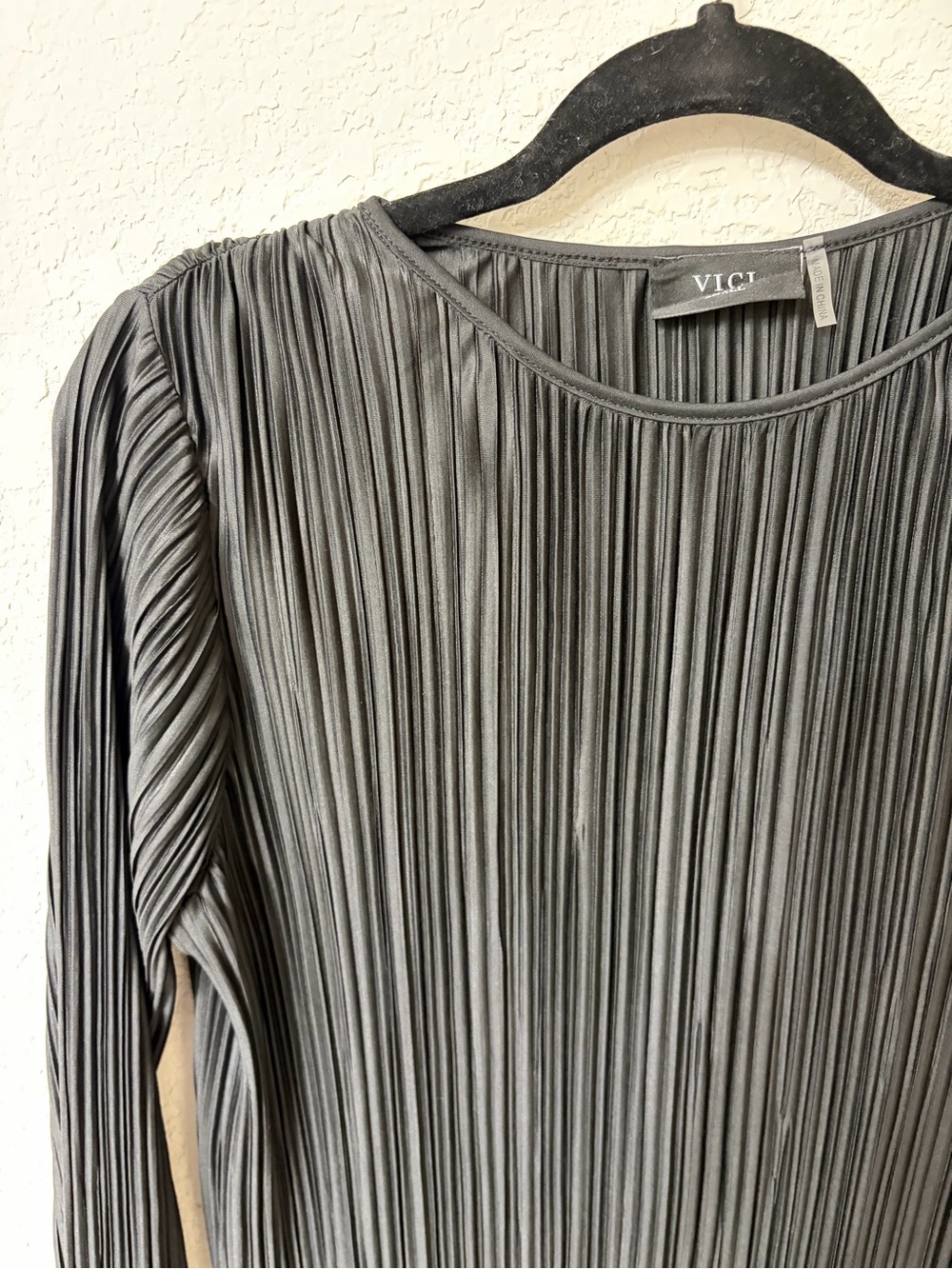 VICI Black Pleated Long Sleeve Midi Dress